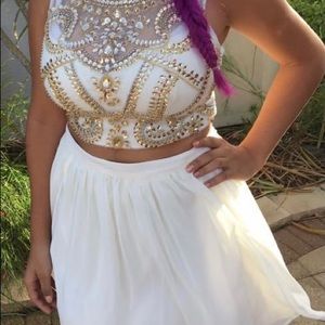 B. Darlin Juniors Homecoming dress